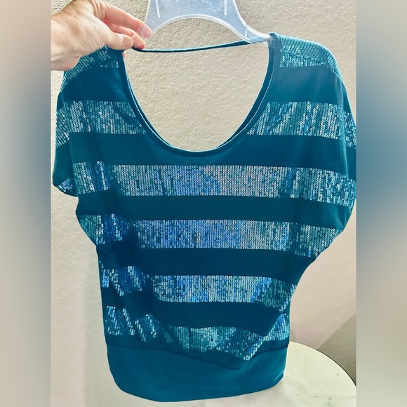 MOTIVE Short sleeve sequined top: color teal, size M - Picture 10 of 10